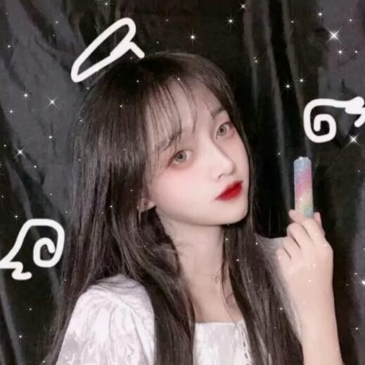 女生熬夜娱乐吃瓜酱视频